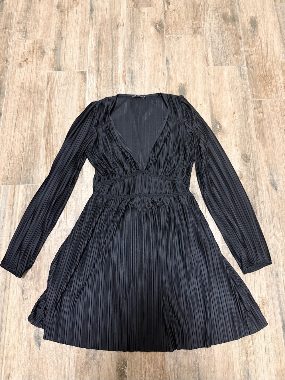 Zara Size Medium Black Pleated V-Neck Long Sleeve Dress